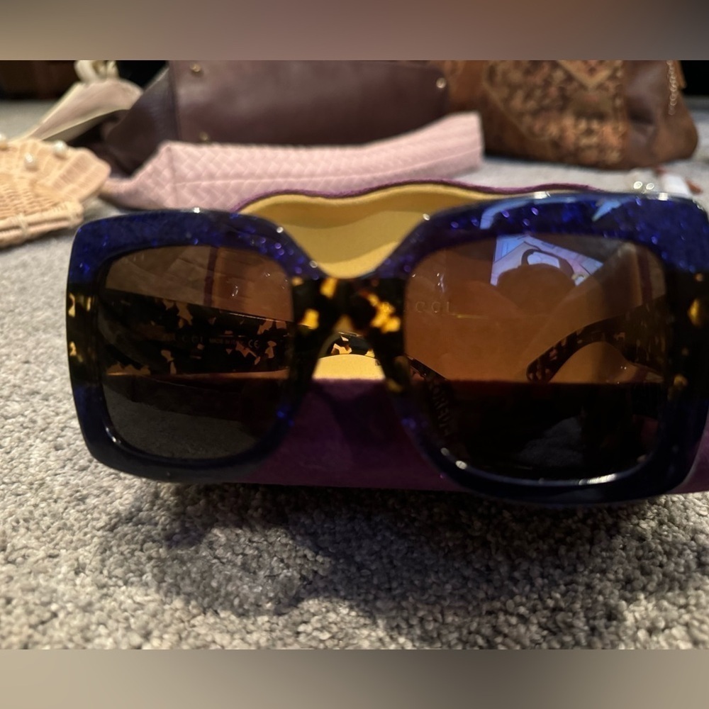 GUCCI OVERSIZED SUNGLASSES GG0083s 100% AUTHENTIC - Picture 4 of 12